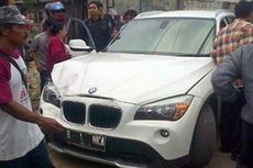 Pengemudi BMW Tabrak Dua Warung Sayur di Pamulang 