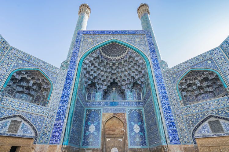 Arsitektur megah Masjid Jameh di Kota Esfahan, Iran. Masjid ini telah berusia 900 tahun lebih.
