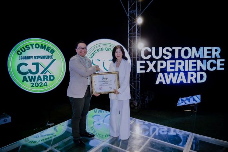 Pihak BRI menerima penghargaan dengan predikat Diamond di ajang Service Quality Awards 2024.