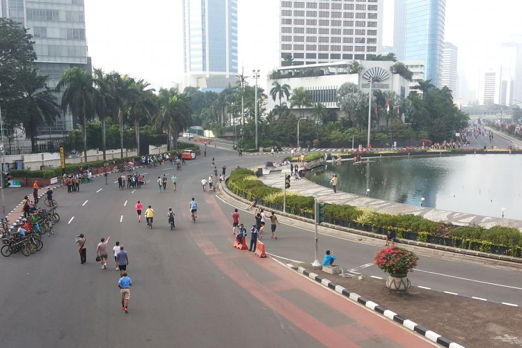 Kondisi kawasan bebas kendaraan bermotor atau car free day (CFD) di Bundaran HI, Jakarta pada Minggu (28/5/2017)