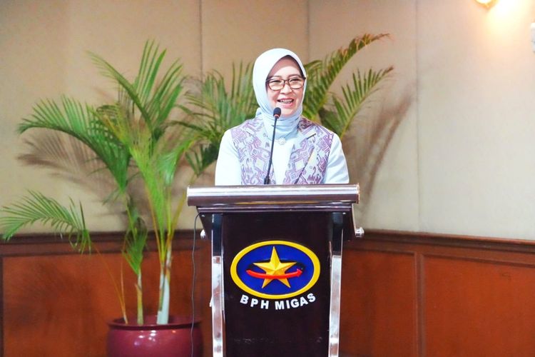 Kepala Badan Pengatur Hilir Minyak dan Gas Bumi (BPH Migas) Erika Retnowati dalam acara penandatanganan perjanjian kerja sama (PKS) antara BPH Migas dengan  Pemerintah Provinsi (Pemprov) Jambi, Jakarta, Rabu (17/7/2024). 