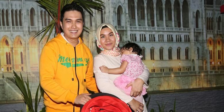 Aldi Taher bersama istri, Giorgia Aisyah, dan anak mereka ditemui dalam sebuah kegiatan di kawasan Tandean, Jakarta Selatan, pada Rabu (4/1/2017).