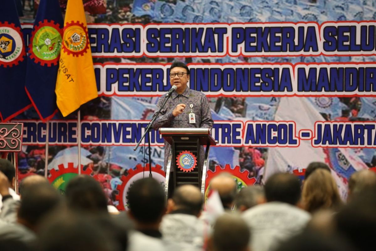 Menteri PANRB semasa hidupnya pernah memberikan sambutan dalam kegiatan yang diadakan Konfederasi Serikat Pekerja Seluruh Indonesia (KSPSI) di Jakarta, beberapa waktu lalu.