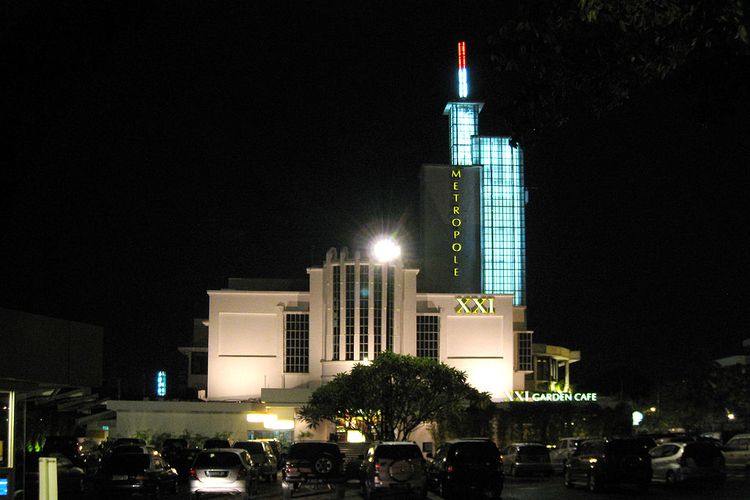 Bioskop Metropole, gedung bioskop pertama di Indonesia.