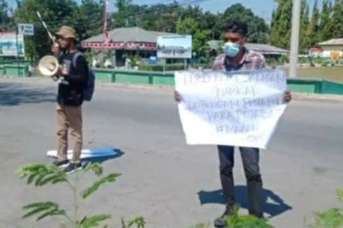 2 Mahasiswa Tuntut DPRD NTT Panggil Pejabat yang Pesta di Pulau Semau