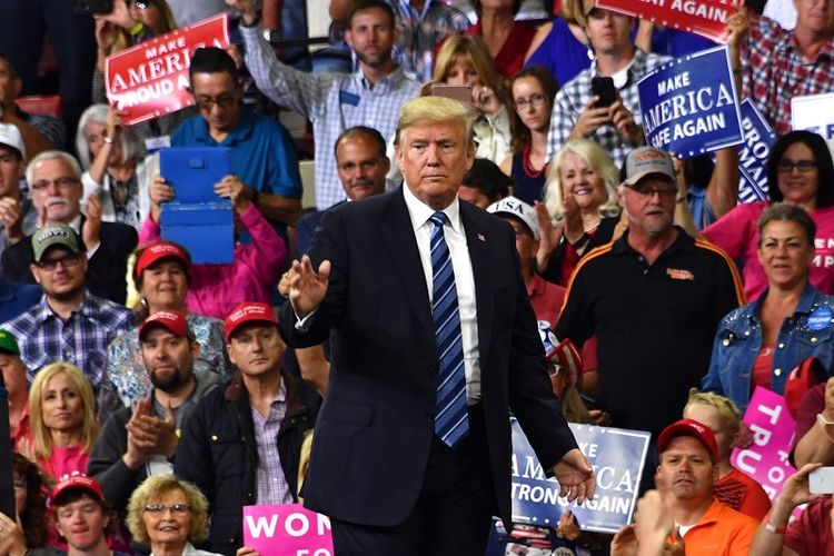 Presiden AS Donald Trump di hadapan pendukungnya di Billings, Montana.