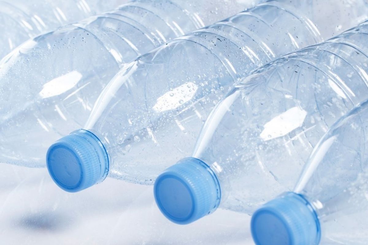 Ilustrasi botol plastik, air minum dalam kemasan.