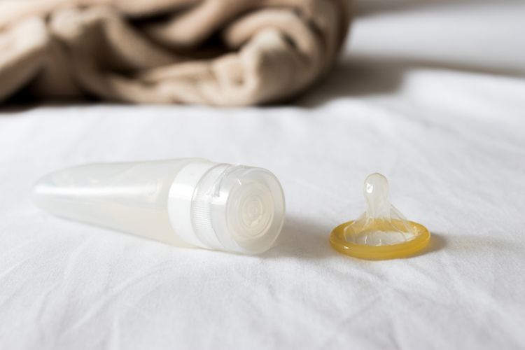 Menggunakan Baby Oil Untuk Pelumas Saat Bercinta Amankah Halaman All Kompas Com