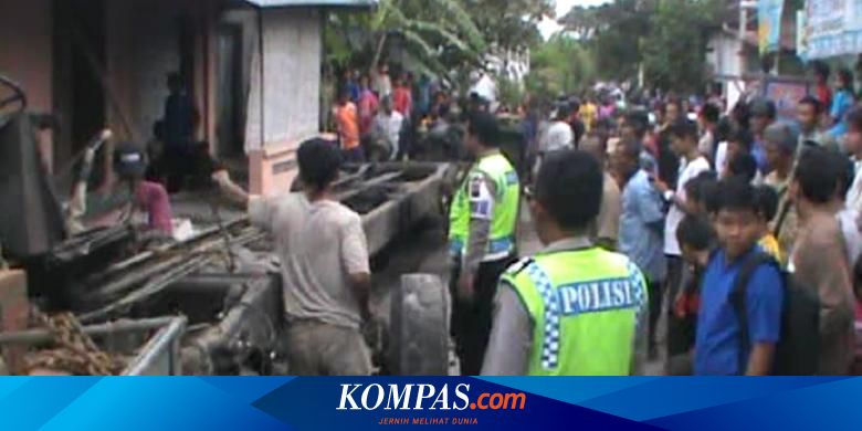 Rem Bus Blong Di Perkampungan Padat Satu Orang Tewas Terlindas 25 june at 03:52 ·. kompas regional