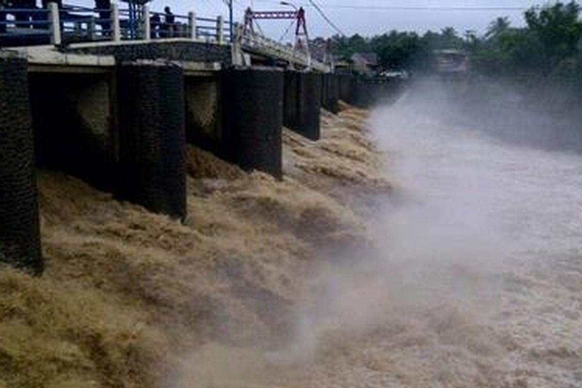 Setelah sempat masuk siaga I dengan ketinggian air 210 cm, elevasi air di Bendung Katulampa pada pukul 08.30 tadi turun menjadi 180 cm, Meski demikian, Jakarta pada petang nanti, Selasa (15/1/2013), diperkirakan tetap akan banjir.