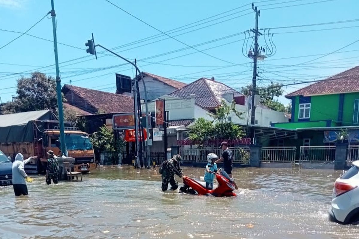 Situasi banjir di Pantura Demak - Kudus, Kecamatan Karanganyar, Kabupaten Demak, Kamis (8/2/2024). (dok. Kodim Demak).