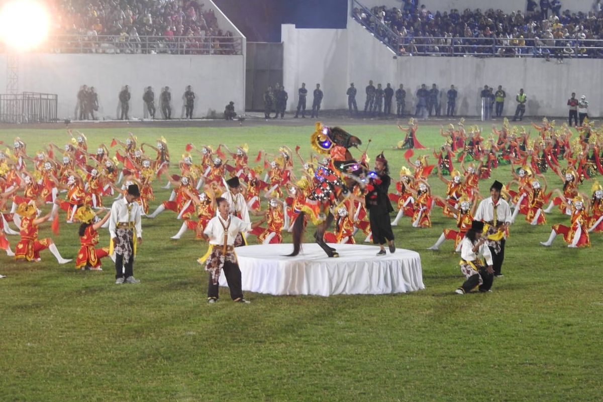Upacara penutupan Porprov Jatim VII di Stadion Semeru Lumajang 3 Juli 2022