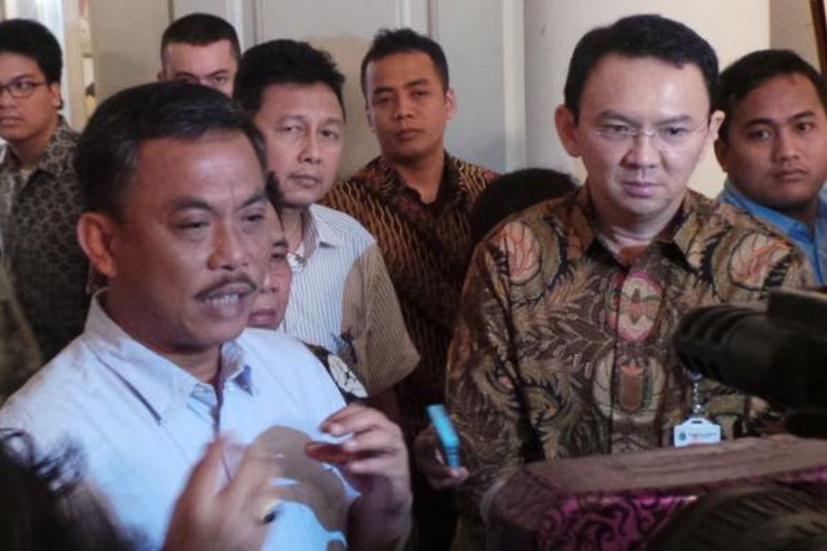 Mantan Gubernur DKI Jakarta Basuki Tjahaja Purnama (kanan) bersama Ketua DPRD DKI Prasetio Edi Marsudi (kiri), di Balai Kota, Kamis (19/3/2015). 