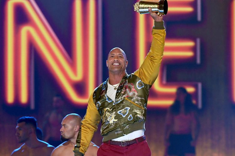 Aktor Dwayne The Rock Johnson ketika menerima MTV Generation Awards pada perhelatan MTV Movie and TV Awards 2019.