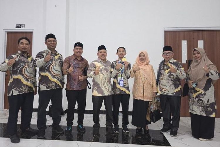 Kontingen Olimpiade Madrasah Indonesia (OMI) Riau membawa pulang 17 medali pada ajang OMI Tingkat Nasional 2025.

