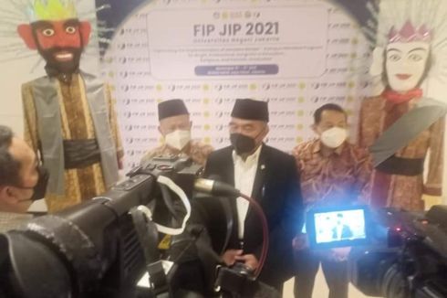 Menko Muhadjir Resmi Buka Temu Nasional Forum Ilmu Pendidikan