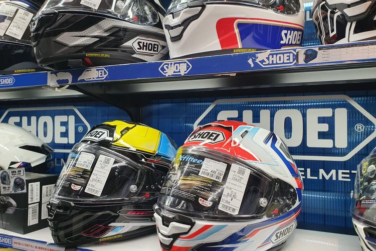 Ricoland Tokyo Bay menyediakan beragam helm, apparel dan komponen motor.