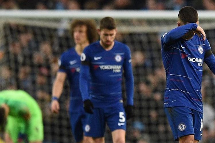 Eden Hazard tampak kecewa seusai Sergio Aguero mencetak gol pada pertandingan Manchester City vs Chelsea di Stadion Etihad dalam lanjutan Liga Inggris, 10 Februari 2019. 