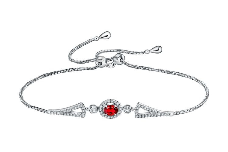 Koleksi Ruby Chain Bracelet dari The Palace Jeweler sebagai salah satu rekomendasi hadiah yang diberikan saat travelling bersama pasangan. (Dok. The Palace Jeweler)