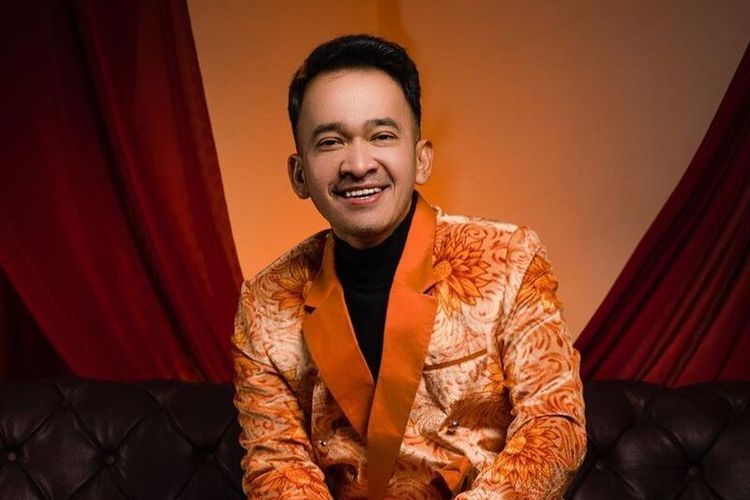Pembawa acara sekaligus pengusaha ternama Indonesia, Ruben Onsu, sukses mencatatkan omzet hingga Rp 16 miliar di Shopee Live saat puncak kampanye Shopee 9.9 Super Shopping Day, Sabtu (9/9/2023). 