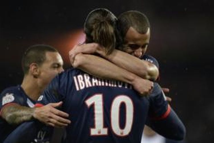 Striker Paris Saint-Germain, Zlatan Ibrahimovic, merayakan gol ke gawang Girondins Bordeaux dalam lanjutan Ligue 1 di Stadion Parc des Princes, Paris, Jumat (31/1/2014).