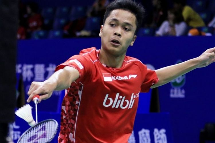 Pebulu tangkis tunggal putra Anthony Ginting saat bertanding melawan Sai Praneeth (India) pada laga ketiga babak penyisihan Grup B Piala Thomas yang berlangsung di Kunshan Sports Center, Kunshan, China, Rabu (18/5/2016).
