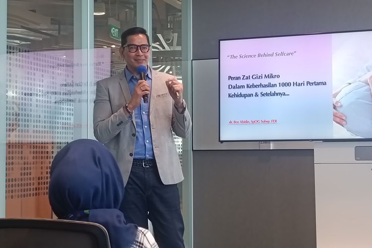 dr. Boy Abidin, Sp.OG (K) di acara The Science Behind: A Series of Bayer Media Classes bertajuk ?The Science Behind: Self-care ? Mendukung Kehamilan yang Sehat? di Bayer Indonesia Office, Menara Astra, Jakarta, Selasa (1/7/2025).