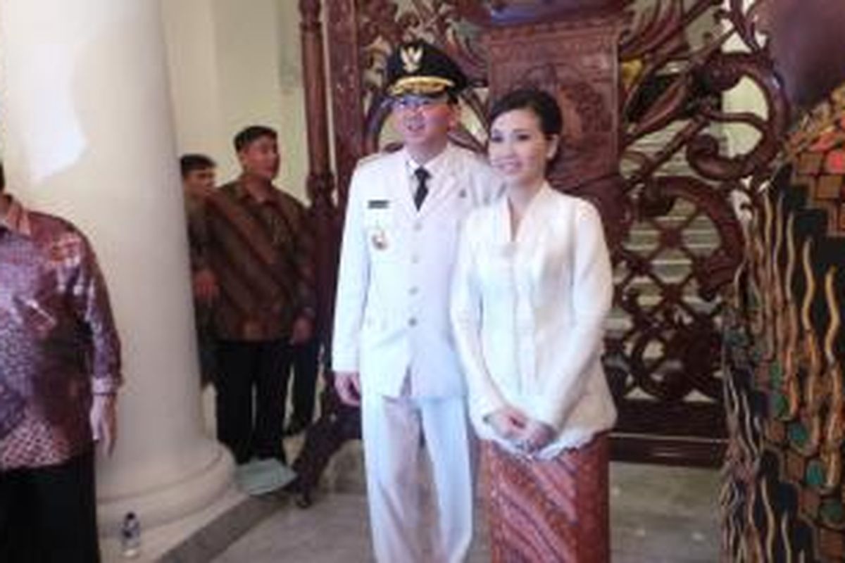 Gubernur DKI Jakarta Basuki Tjahaja Purnama bersama istri, Veronica Tan di Balaikota, Rabu (19/11/2014).