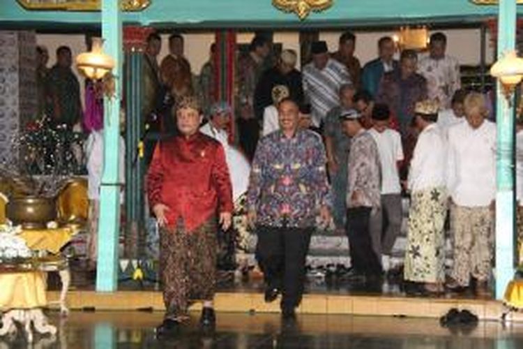 Menteri Pariwisata, Arief Yahya bersama Sultan Sepuh XIV PRA Arief Natadiningrat saat upacara Grebeg Mulud, Sabtu (03/01/2015)