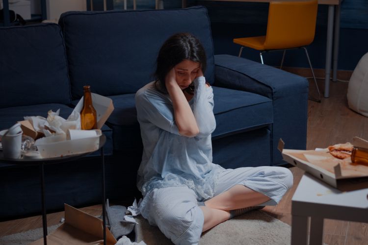 Ilustrasi depresi. Tidak semua orang siap membaca Broken Strings Aurelie Moeremans karena buku trauma bisa berdampak berbeda tergantung kondisi mental pembacanya.