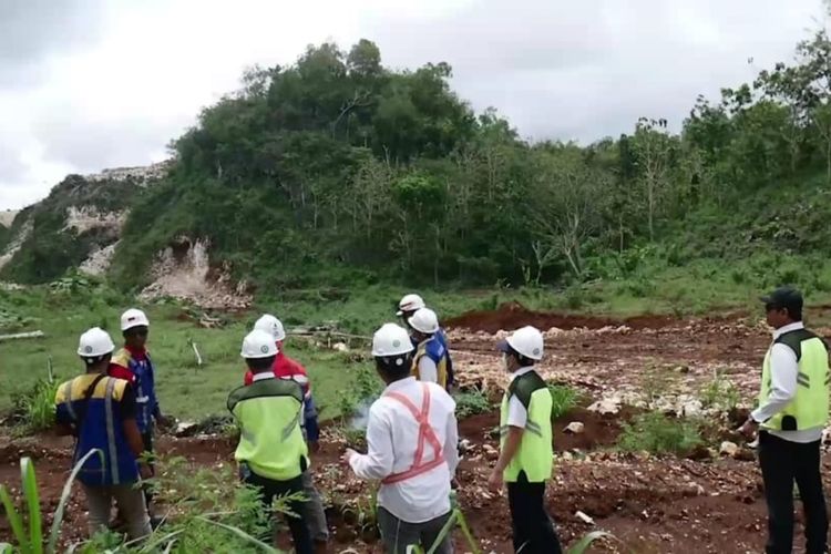 Suasana peledakan bukit di Girisubo, Gunungkidul