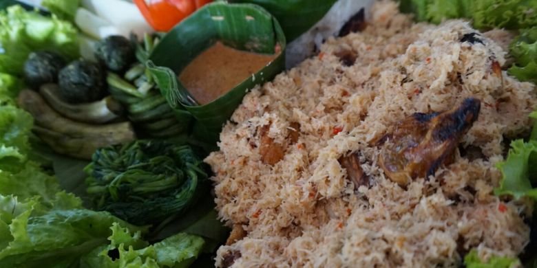 Pecel pitik di Banyuwangi, Jawa Timur.