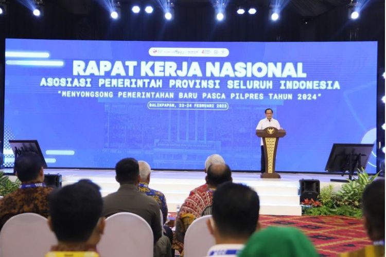 Menteri Dalam Negeri (Mendagri) Muhammad Tito Karnavian pada Rapat Kerja Nasional (Rakernas) Asosiasi Pemerintah Provinsi Seluruh Indonesia (APPSI) Tahun 2023 di Hotel Novotel Balikpapan, Kalimantan Timur (Kaltim), Kamis (23/2/2023).