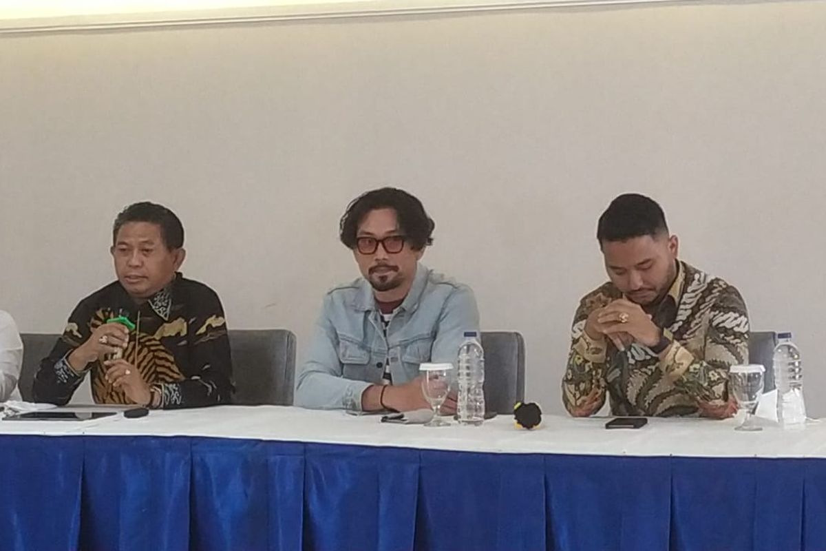 Denny Sumargo melaporkan mantan manajernya yang berinisial DA atas kasus dugaan penipuan dan penggelapan dana yang merugikannya Rp 700 juta.