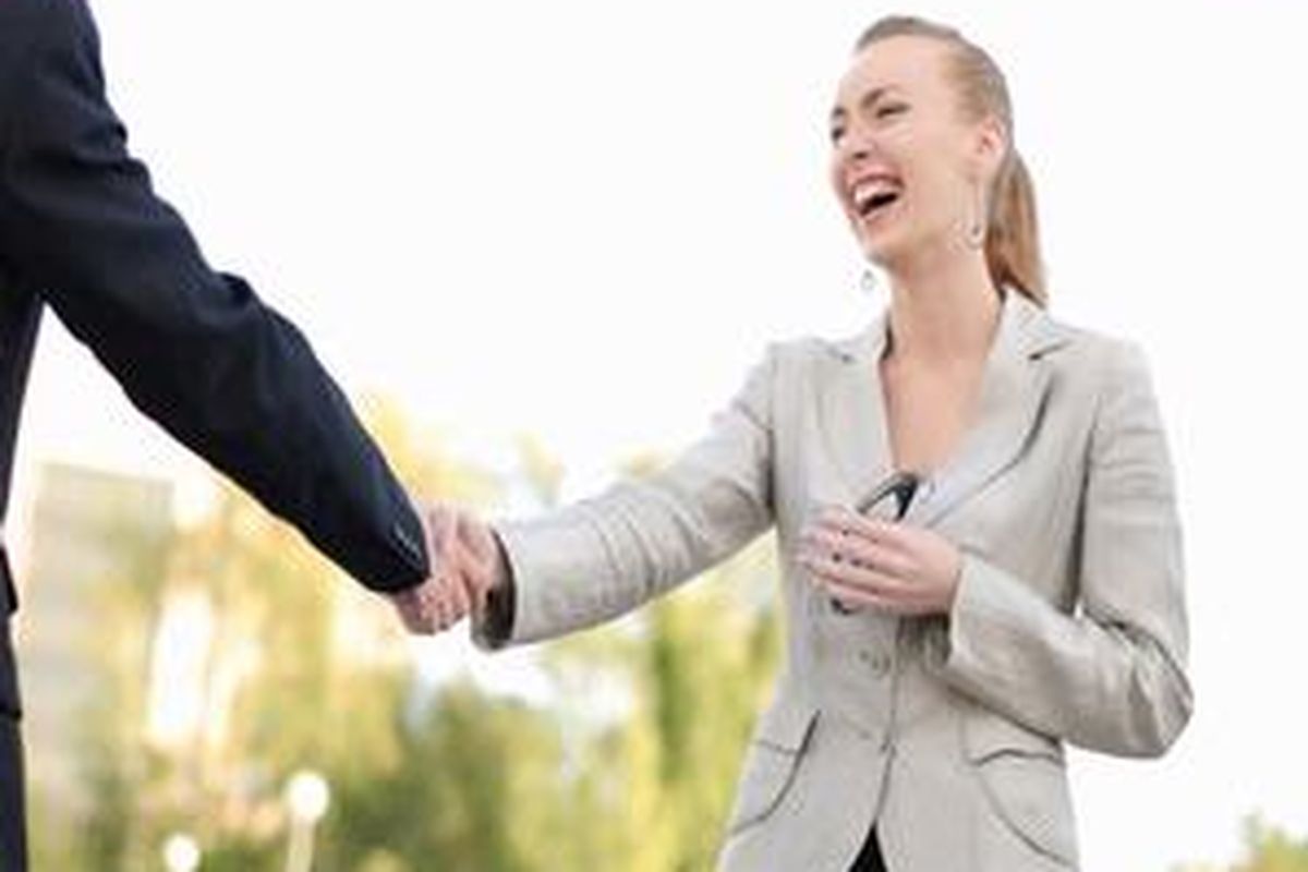 Ingatlah hal menarik dari lawan bicara yang Anda dengar atau lihat dari pertemuan pertama untuk membuat pertemuan kedua lebih hidup dan berjalan baik.