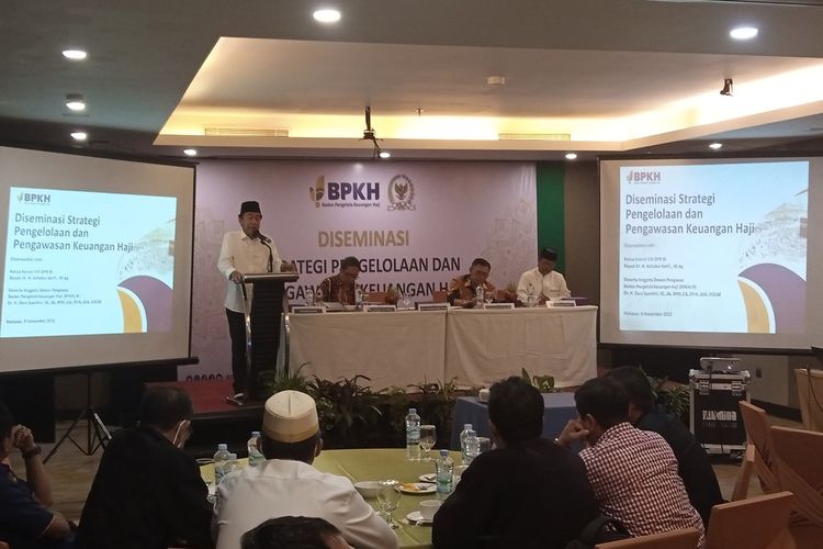 Ketua Komisi 8 DPR RI, Ashabul Kahfi saat membawakan sambutannya dalam acara seminasi strategi pengelolaan dan pengawasan dana haji yang digelar di hotel The Rinra Makassar, Selasa (8/11/2022) sore.