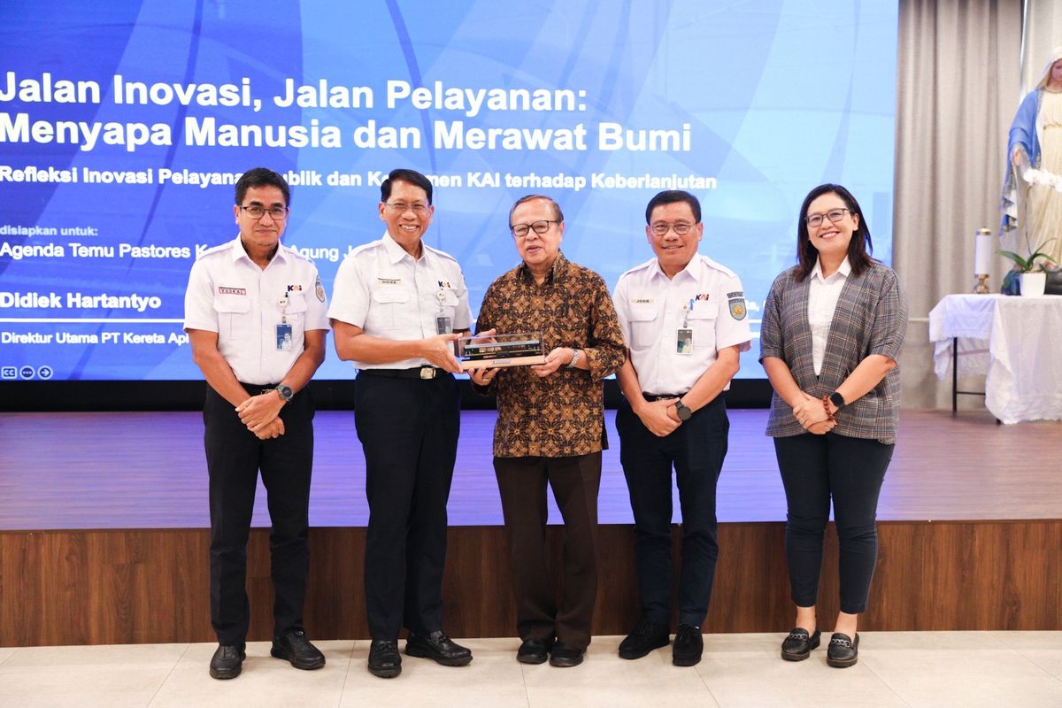 Direktur Utama KAI Didiek Hartantyo menghadiri Agenda Temu Pastores Keuskupan Agung Jakarta di Gereja Katedral Jakarta pada 6 Agustus 2025. Acara ini dihadiri lebih dari 300 romo dari wilayah Jakarta dan Bekasi, serta dipimpin Kardinal Ignatius Suharyo yang memimpin sesi doa.