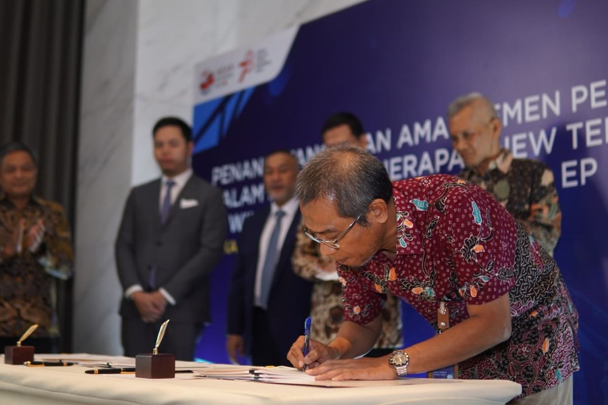 Direktur Utama Pertamina EP Wisnu Hindadari dalam acara signing ceremony terkait perubahan persyaratan pada perjanjian Kerja Sama Operasi (KSO) dengan pihak ketiga di Westin Hotel, Jakarta, Rabu (9/8/2023).  