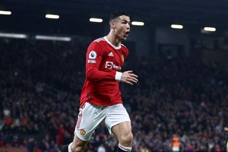 Cristiano Ronaldo usai mencetak gol pada laga MU vs Brentford dalam laga pekan ke-35 Liga Inggris, di Old Trafford, 2 Mei 2022. Nanti malam, Sabtu (30/7/2022), Man United akan menghadapi laga uji coba melawan Atletico Madrid di Norwegia, tetapi Cristiano Ronaldo tidak akan tampil.