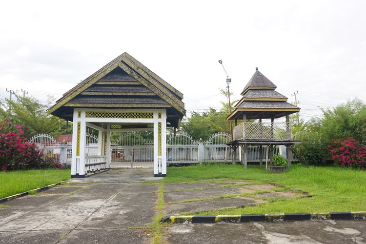 Pintu gerbang Istana Datu Luwu di Palopo, Sulawesi Selatan.