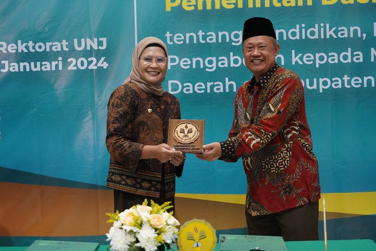 Penandatanganan nota kesepahaman antara UNJ dan Pemkab Indramayu dilaksanakan di Gedung Rektorat UNJ, Jakarta pada Jumat 5 Januari 2024.
