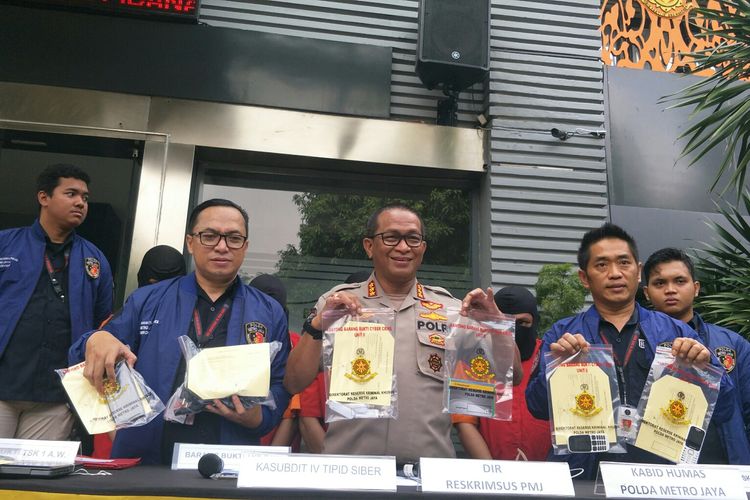 Press conference penipuan berkedok website palsu di Polda Metro.Jaya, Jumat (17/1/2020)