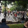 Massa Bertahan, Polisi Bubarkan Paksa Demo di Bandung