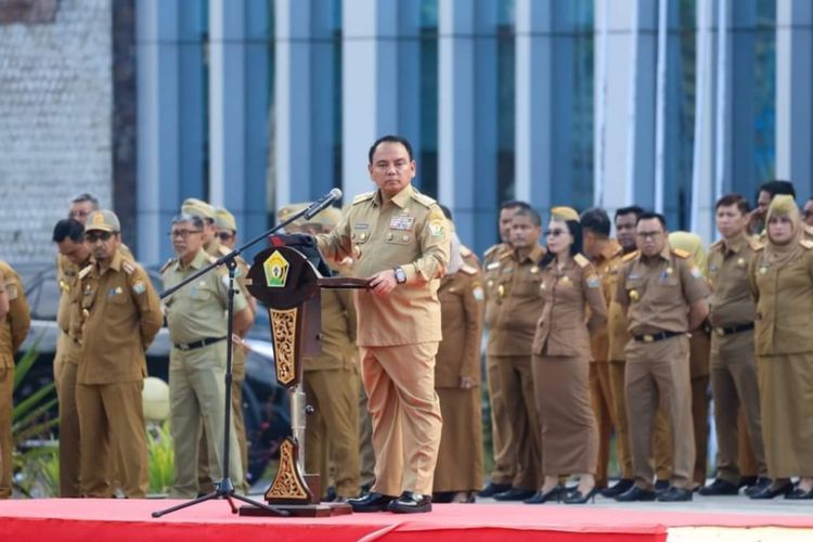 Pj Gubernur Sultra Andap Budhi Revianto memimpin apel gabungan ASN di lingkup pemerintah provinsi Sultra