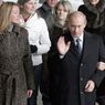 AS Pertimbangkan Beri Sanski kepada 2 Putri Putin