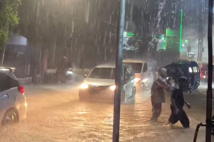 Hujan Deras, Jalan Kavling Polri Ragunan Banjir