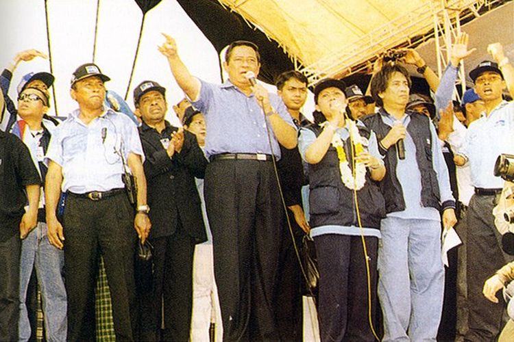 Susilo Bambang Yudhoyono sedang melakukan kampanye untuk Pemilu 2004