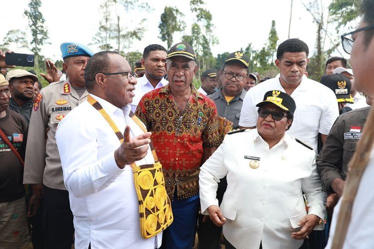 Wakil Menteri Dalam Negeri (Wamendagri) John Wempi Wetipo mengapresiasi penyelesaian lahan pusat Pemprov Papua Tengah. 


