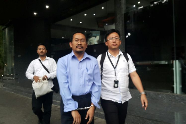 Vice President Asset Management PT Pertamina Gatot Harsono menyerahkan diri setelah jadi buron 7 bulan di Direktorat Tindak Pidana Korupsi Bareskrim Polri, Jakarta.
