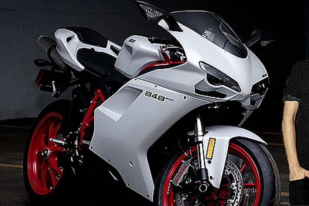 Bieber Baru Beli Ducati Superbike 848 EVO